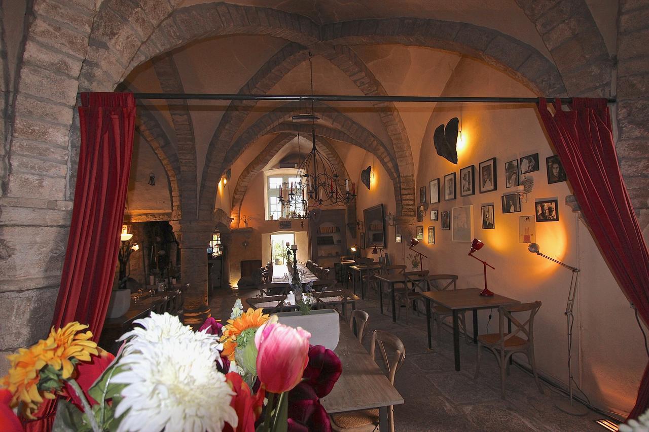 Gothique Cafe Otel Baume-les-Messieurs Dış mekan fotoğraf
